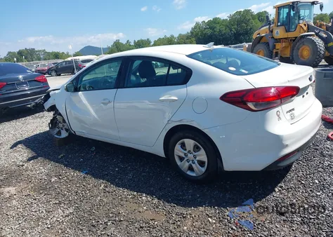 2018 Kia Forte Lx z USA, uszkodzony, nr VIN 3KPFK4A75JE284743